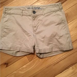 Khaki’s by Gap Skinny Boyfriend tan shorts size 2